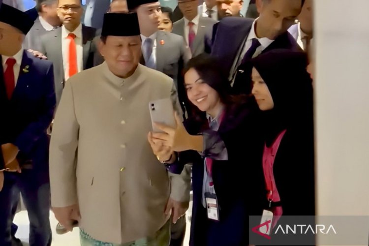 Hari terakhir di India, Presiden sempatkan swafoto dengan mahasiswa