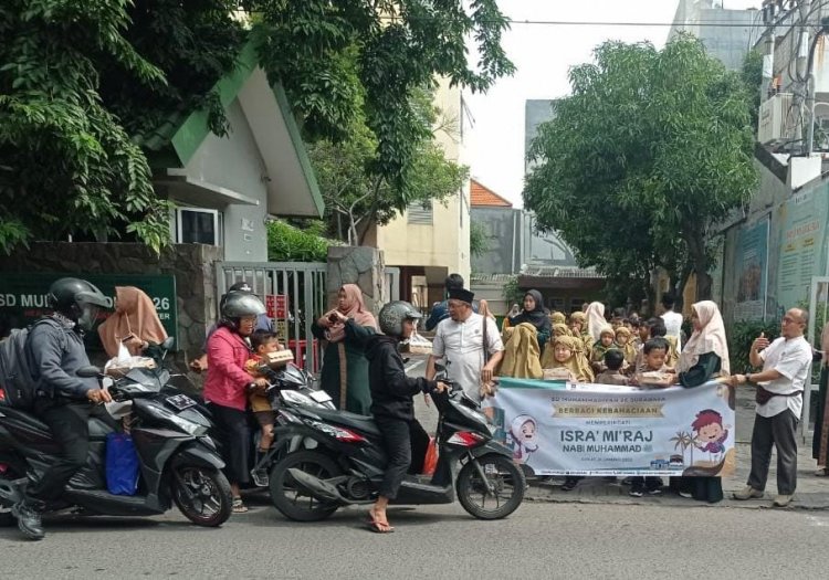 SD Muhammadiyah 26 Surabaya Maknai Peristiwa Penting Isra Miraj dengan Berbagi