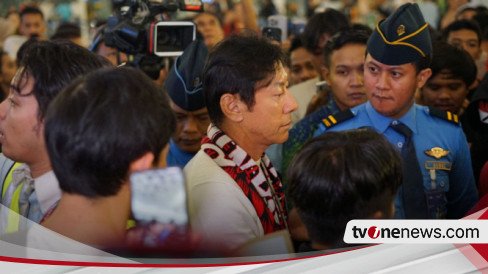 Bak Bumi dan Langit Usai Diantar Ratusan Suporter Timnas Indonesia Pulang, Shin Tae-yong Malah Kesepian Setelah Tiba di Korea