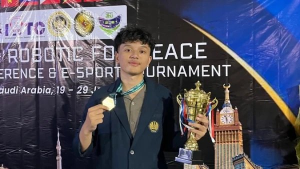 Mengenal Zikry, Mahasiswa Unesa Asal Blitar Juara Robotik Internasional