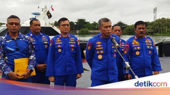 Ombak Tinggi dan Angin Kencang, Pembongkaran Pagar Laut di Tangerang Ditunda