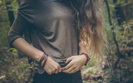 أزياء اللون الداكن لها جاذبية خالدة