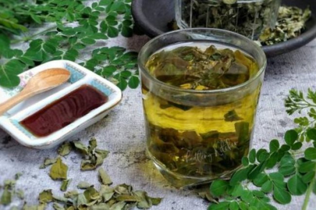 Resep Teh Daun Kelor dr. Zaidul Akbar untuk Penderita Kanker: Bukti Ilmiah dan Cara Membuatnya