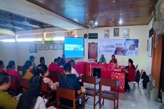Pentingnya Keamanan Digital, ITB STIKOM Bali Beri Edukasi di Desa Nyitdah