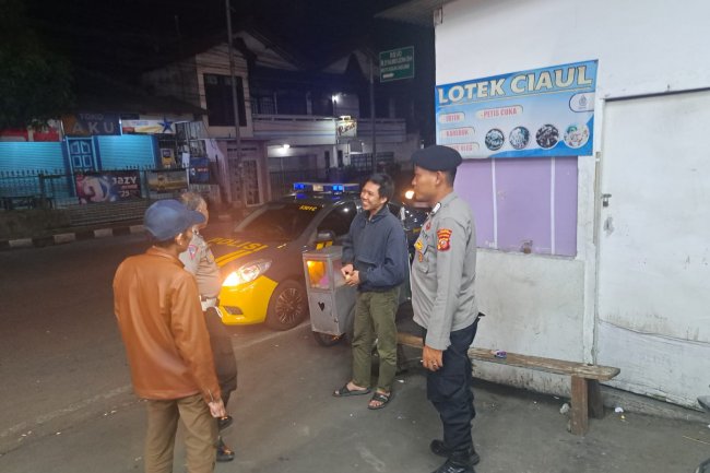 Polsek Cikole Sampaikan Himbauan Kamtibmas kepada Warga
