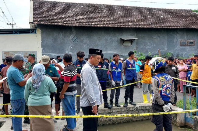 Polsek Tarik Tangani Temuan Mayat, Diduga Peristiwa Laka Tunggal yang Terjebur ke Sungai