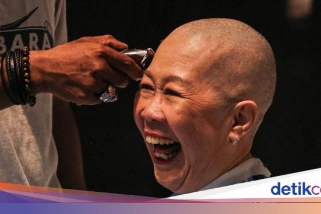 Aksi Cukur Gundul Peringati Hari Kanker Anak Internasional