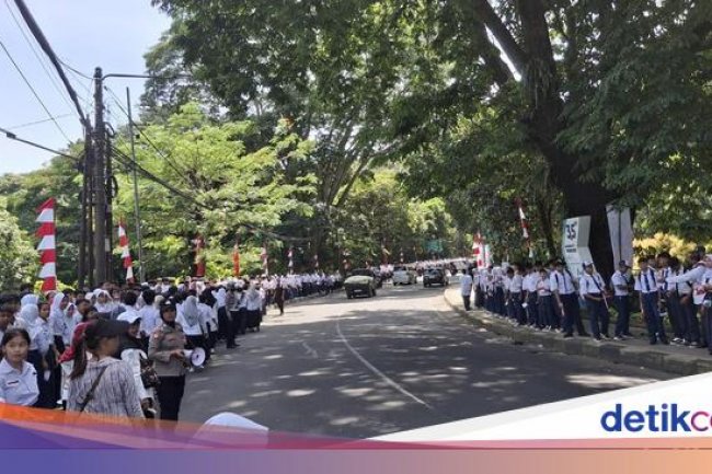 Pelajar dan Warga Antusias Sambut Presiden Turki Erdogan ke Istana Bogor