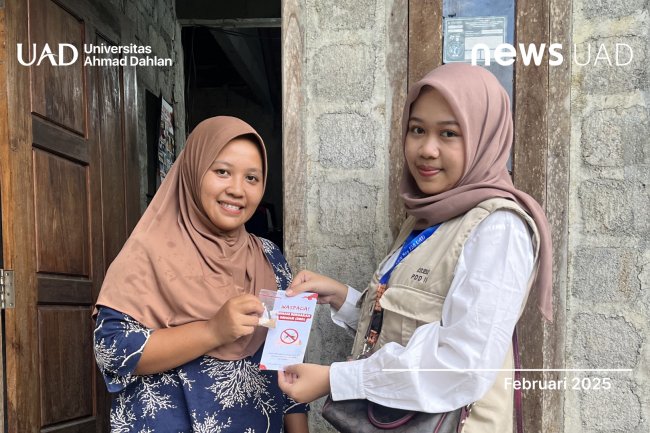 Cegah DBD: Mahasiswa KKN UAD Gelar Sosialisasi DBD dan Pembagian Obat Abate - News Portal of Universitas Ahmad Dahlan