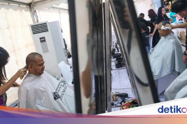 Aksi Potong Rambut Peringati Hari Kanker Anak Internasional