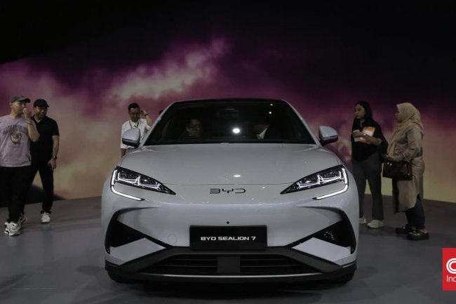 FOTO: BYD Unjuk Gigi di IIMS 2025