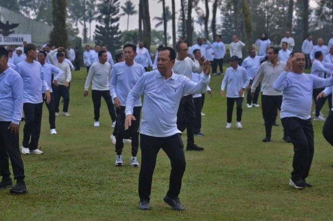FOTO: Ratusan Kepala Daerah Olahraga Pagi di Kompleks Akmil