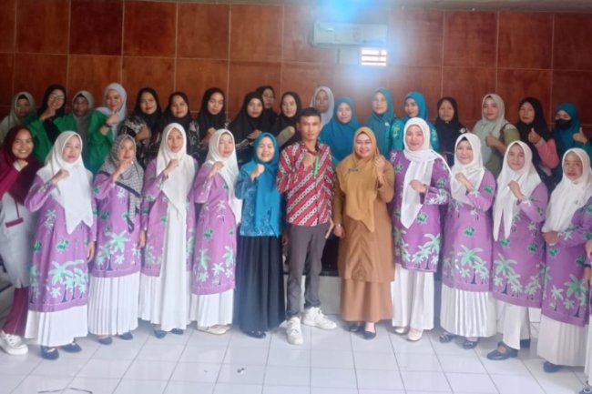 Ketua PKK Desa se Kecamatan Kemuning Hadiri Sosialisasi Informasi Kesehatan Kanker Serviks