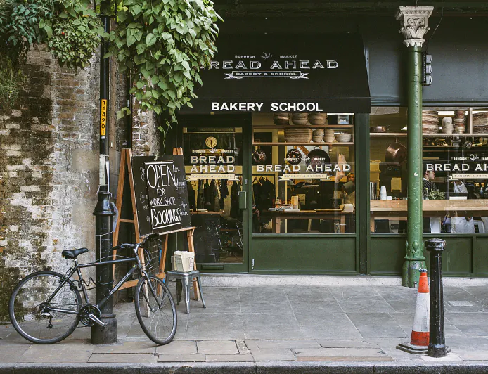 يمتد تأثير أزياء الفستان إلى ما وراء الجماليات