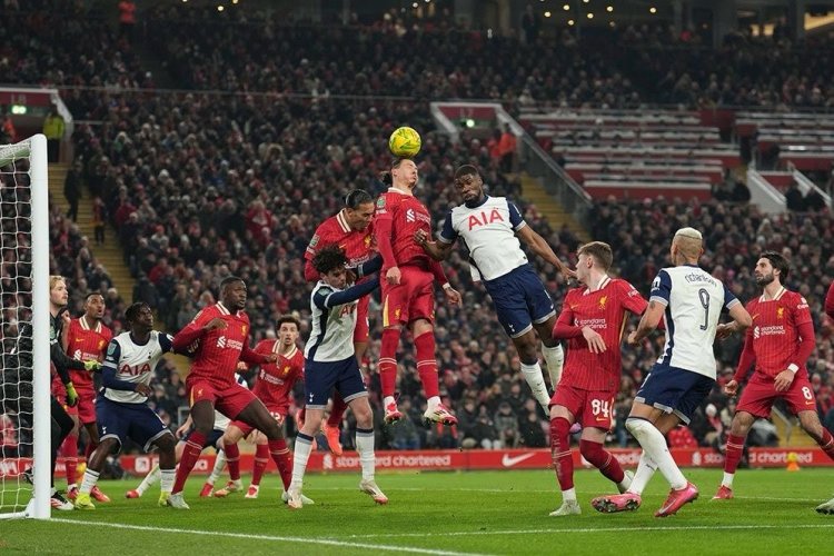 Liverpool Perkasa Membungkam Tottenham 4-0 di Carabao Cup