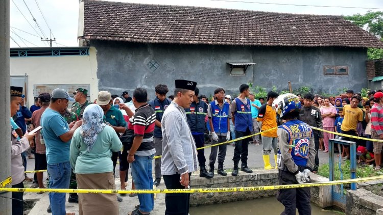 Polsek Tarik Tangani Temuan Mayat, Diduga Peristiwa Laka Tunggal yang Terjebur ke Sungai