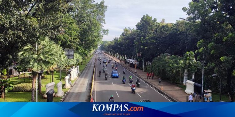 Jelang Pelantikan Kepala Daerah, Arus Lalu Lintas di Monas Ramai Lancar