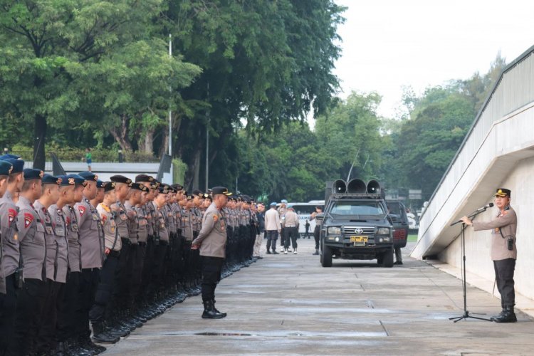 Ratusan personel Kepolisian amankan unjuk rasa di Patung Kuda