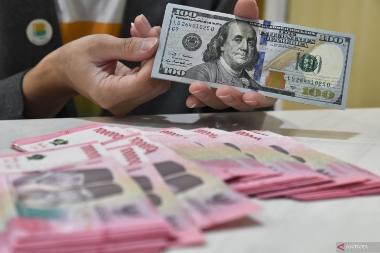 Rupiah menguat seiring survei kepercayaan konsumen AS melemah