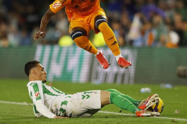 Ancelotti Meradang Usai Madrid Dihajar 'Lord' Antony Cs