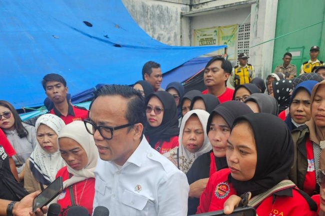 Curhat Buruh Danbi Internasional: Pabrik Bangkrut, Gaji Dipotong 35 Persen