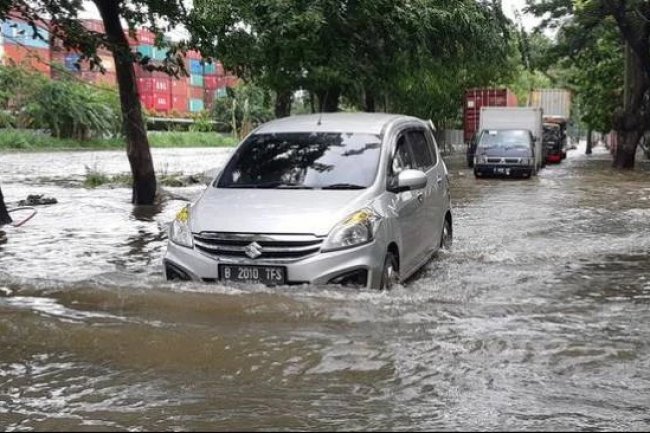 Mesin Bisa Rusak, Apa yang Harus Dilakukan saat Mobil Terendam Banjir? Ini Kata Pakar Otomotif
