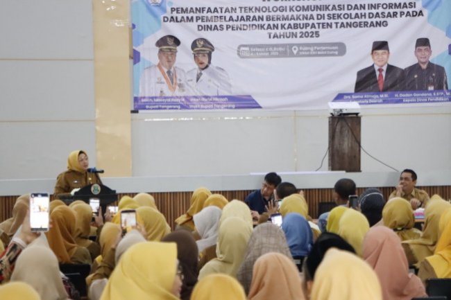 Wabup Intan Buka Workshop Pemanfaatan Teknologi bagi Para Guru SD