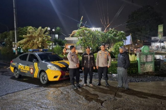 Personil Polsek Sukalarang Gelar Patroli Menjelang Sahur Jaga Keamanan Ramadan