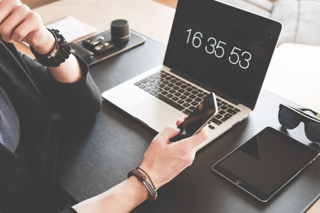 Mengenal Digital Native: Generasi yang Tumbuh Bersama Teknologi