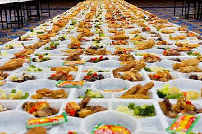 Buka Puasa Bersama Terpanjang di Indonesia, Berapa Porsi yang Disediakan? -
