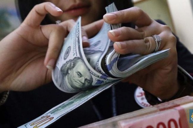 Gejolak dari AS Bikin Dolar Turun ke Rp16.350