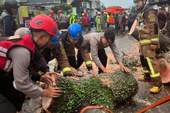 Tiga Peristiwa Bencana Alam Terjadi Dalam Sehari di Garut