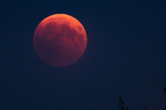 Fenomena Gerhana Bulan Total: Peristiwa Langit yang Menakjubkan