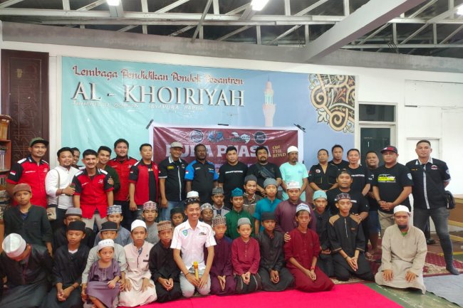 Solidaritas Otomotif Jayapura Buka Puasa Bersama Dengan Anak Yatim Pesantren Al- KHOIRIYAH Komba Sekaligus Serahkan Bansos Ramadhan
