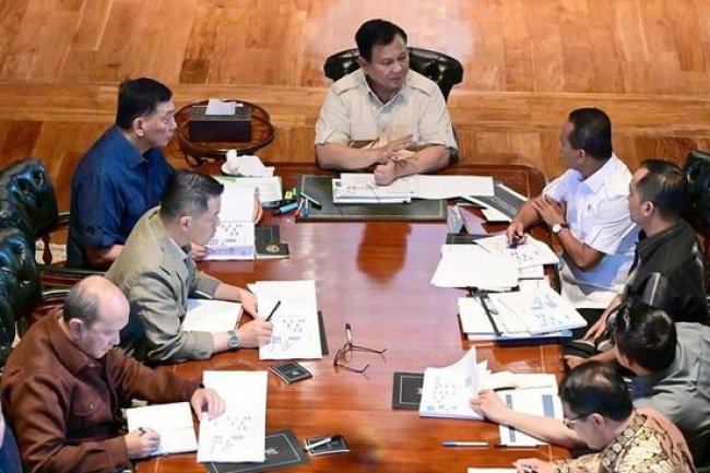 Prabowo Mendadak Ratas dengan Menteri Minggu Malam, Ini yang Dibahas