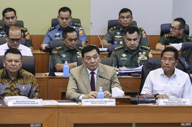 Mengapa Harus Khawatir dengan Revisi UU TNI dan Dwifungsi Militer?