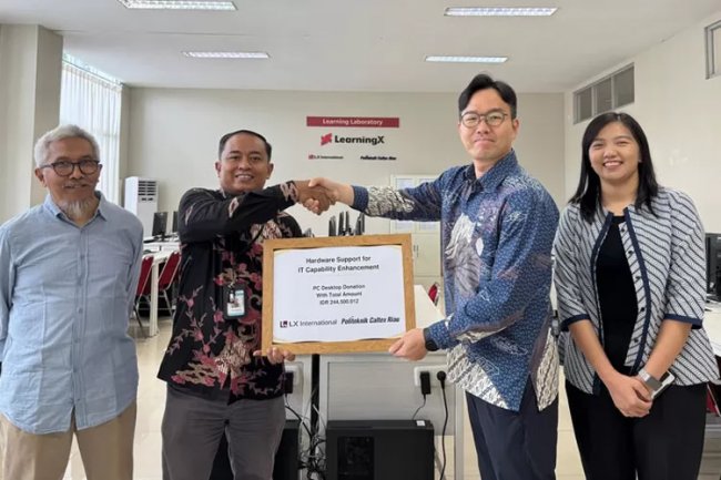 LX Internasional Hibahkan PC Desktop ke PCR