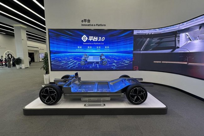 Mobil Listrik BYD Isi Daya Baterai 5 Menit untuk Jarak 400 Km