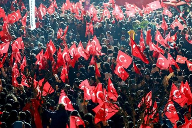 Turki Krisis: Saham Dibekukan, Lira Jatuh Terburuk dalam Sejarah