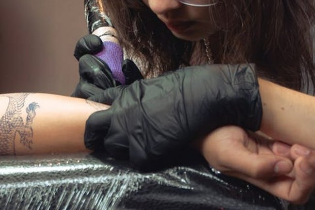 Tato dan Kesehatan: Studi Kembar Menjawab Kekhawatiran tentang Kanker