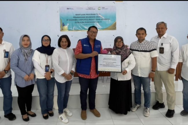 Jelang Lebaran, Bandara Internasional Yogyakarta Salurkan Bantuan Paket Sembako -