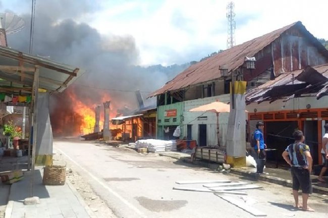 Polres Taput Olah TKP Peristiwa Kebakaran di Muara Taput