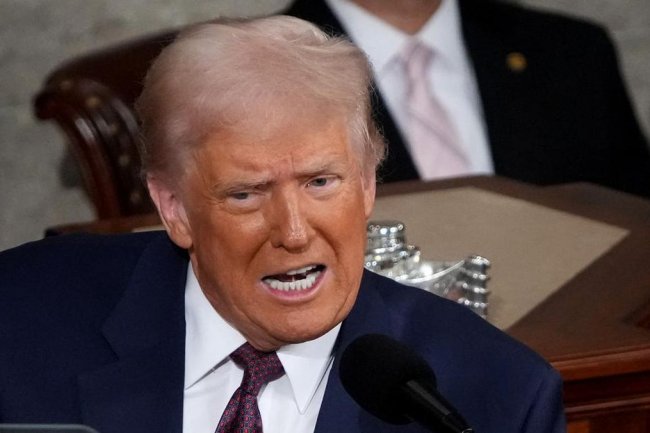 Trump Resmi Kenakan Tarif Impor Mobil 25 Persen, Saham Langsung Rontok