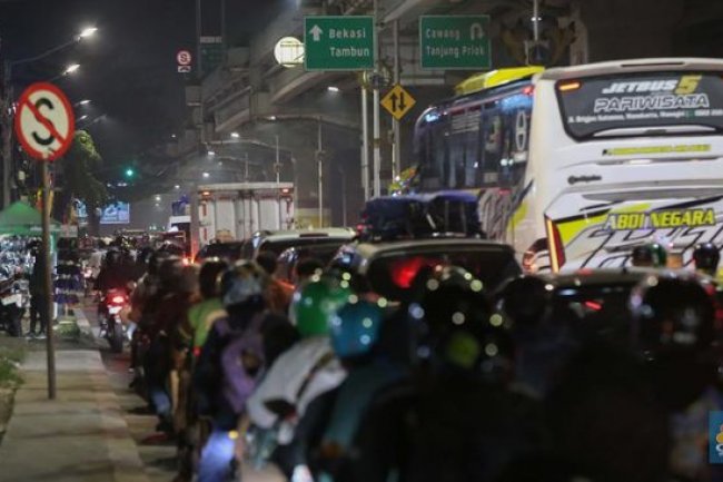 Alarm RI Menyala! Ada Anomali Ekonomi Jelang Lebaran 2025