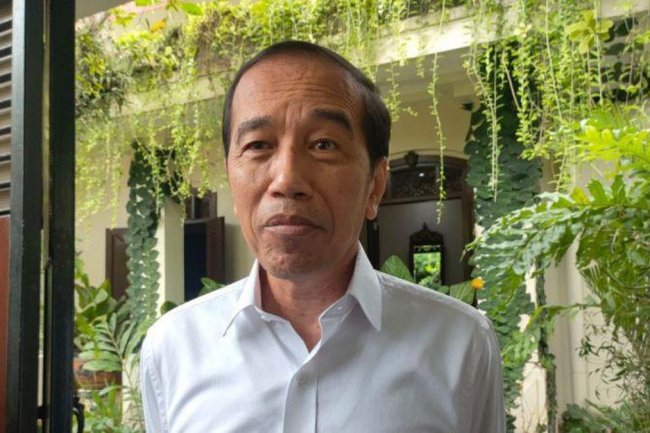 Jokowi Bantah Hasto soal Ancaman Jika Dipecat PDIP: Untungnya Apa?