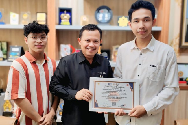 Webinar Internasional FEB Uniku : Menjelajah Tantangan Global di Era Digital