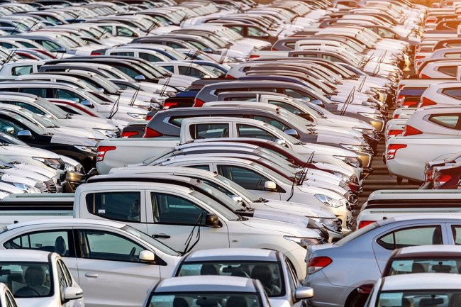 Amerika Serikat Terapkan Tarif 25% untuk Mobil dan Suku Cadang Impor