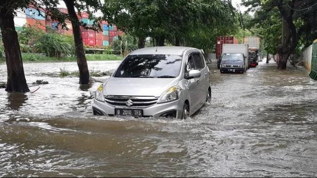 Mesin Bisa Rusak, Apa yang Harus Dilakukan saat Mobil Terendam Banjir? Ini Kata Pakar Otomotif