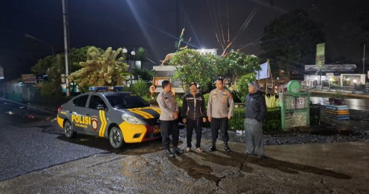 Personil Polsek Sukalarang Gelar Patroli Menjelang Sahur Jaga Keamanan Ramadan