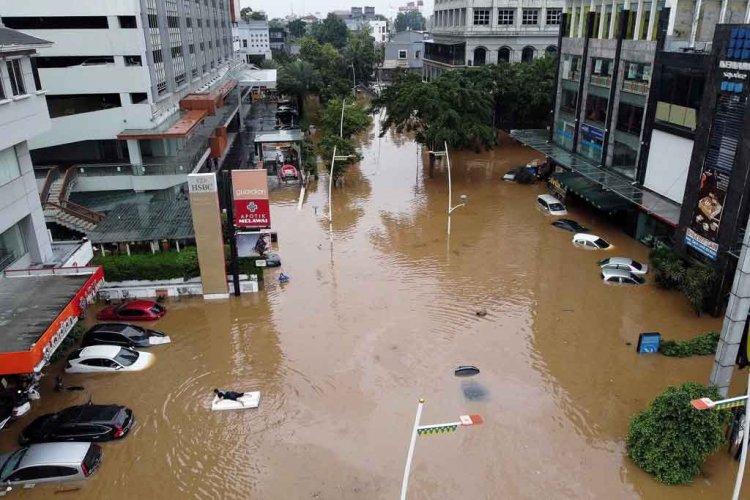 Mobil Listrik Terendam Banjir, Apa yang Harus Dilakukan?